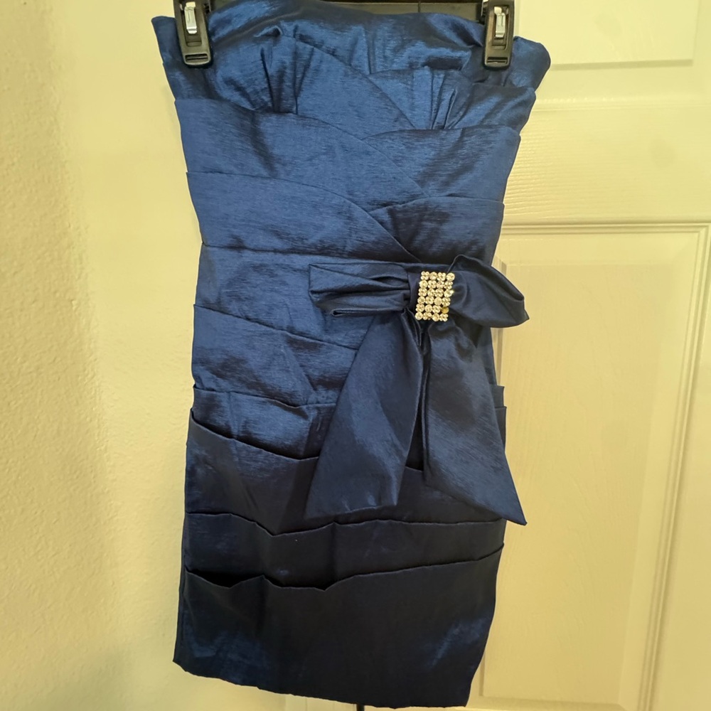 Elegant Blue Strapless Dress